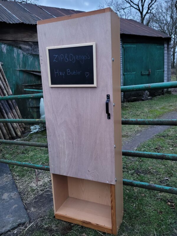 Haybutler DIY (zelfbouw hooivoerautomaat) van oude klerenkast